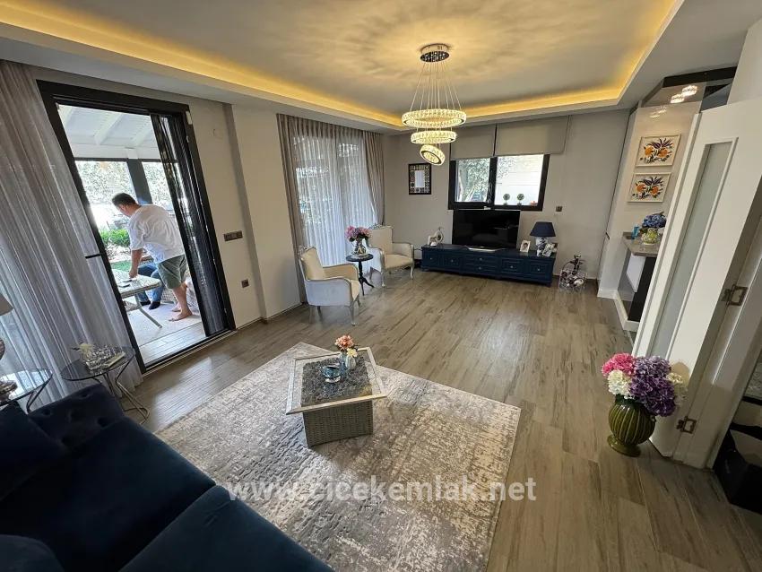 İzmir Seferihisar Doğanbey'de Satılık Havuzlu Site İçerisinde 3+1 Villa