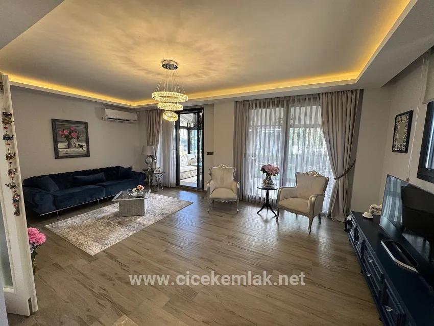 İzmir Seferihisar Doğanbey'de Satılık Havuzlu Site İçerisinde 3+1 Villa