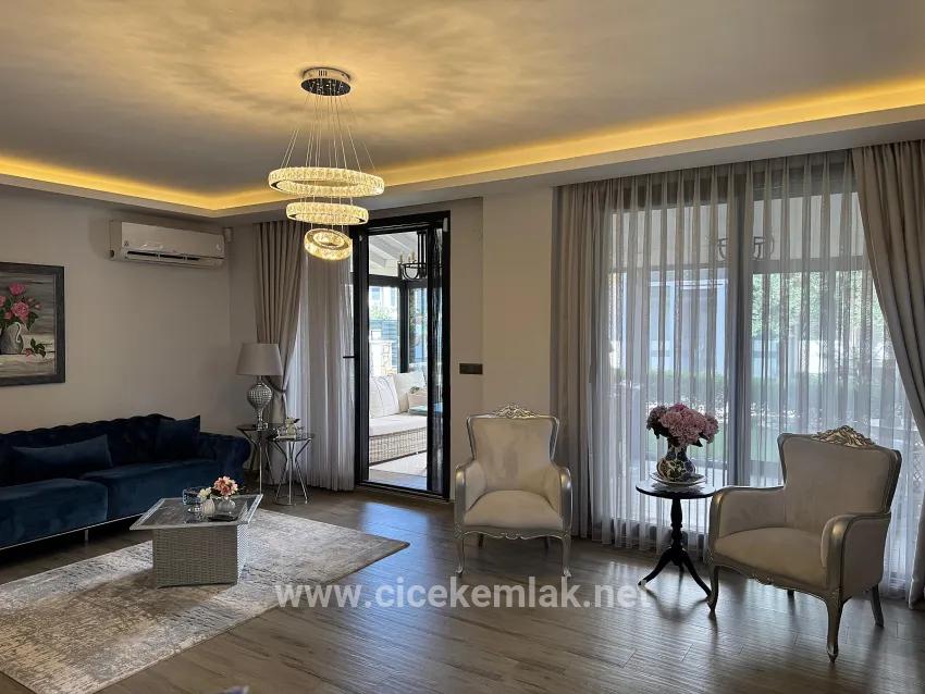 İzmir Seferihisar Doğanbey'de Satılık Havuzlu Site İçerisinde 3+1 Villa