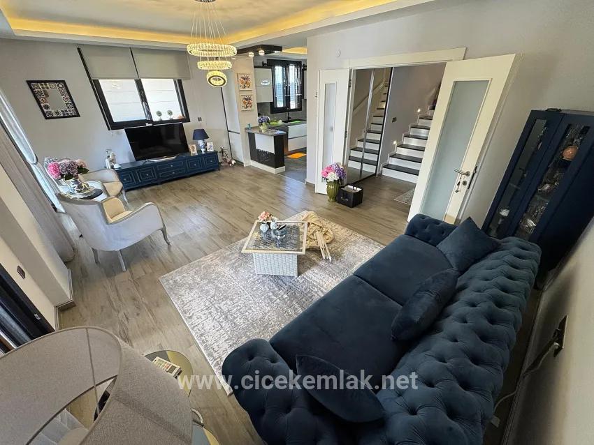 İzmir Seferihisar Doğanbey'de Satılık Havuzlu Site İçerisinde 3+1 Villa