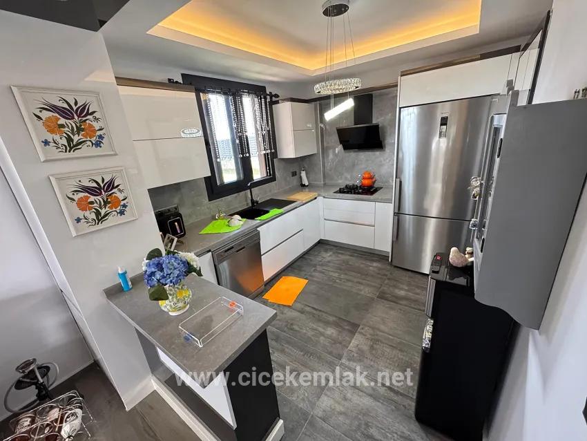İzmir Seferihisar Doğanbey'de Satılık Havuzlu Site İçerisinde 3+1 Villa