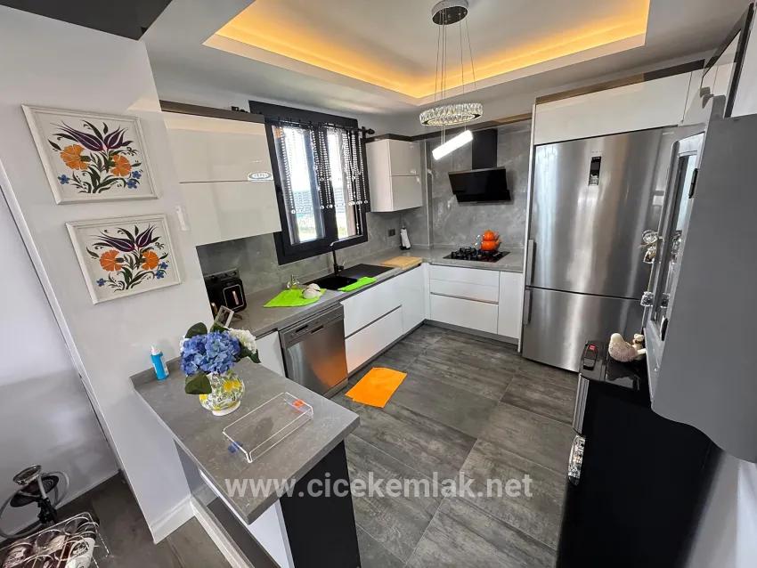 İzmir Seferihisar Doğanbey'de Satılık Havuzlu Site İçerisinde 3+1 Villa
