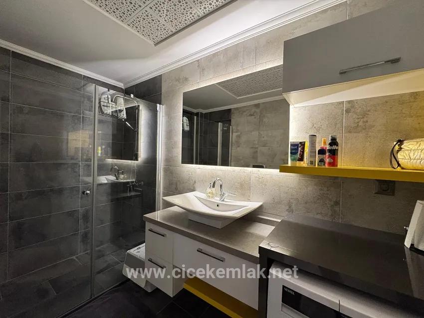 İzmir Seferihisar Doğanbey'de Satılık Havuzlu Site İçerisinde 3+1 Villa