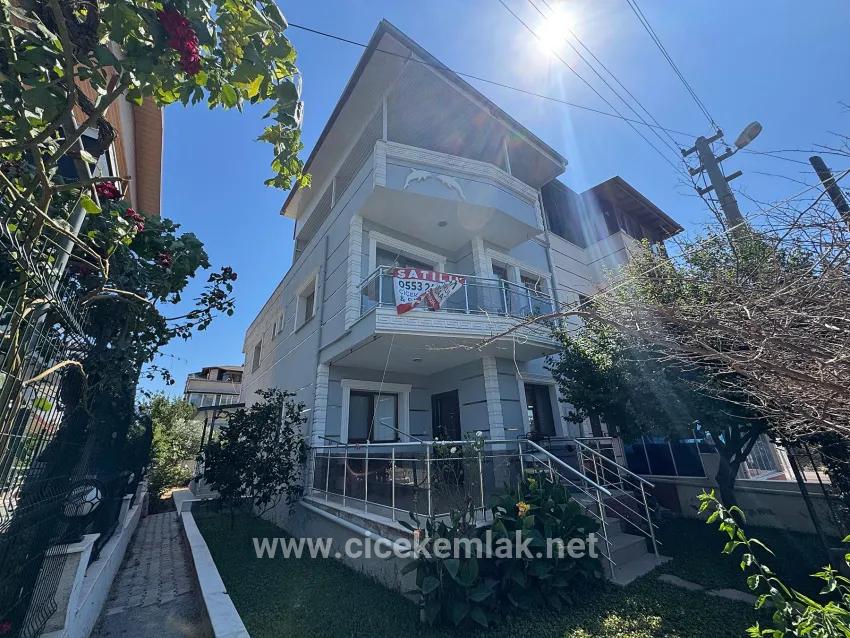 Seferihisar Doğanbey Cumhuriyet Mah. Satılık 2+1 Villa - 170 m²