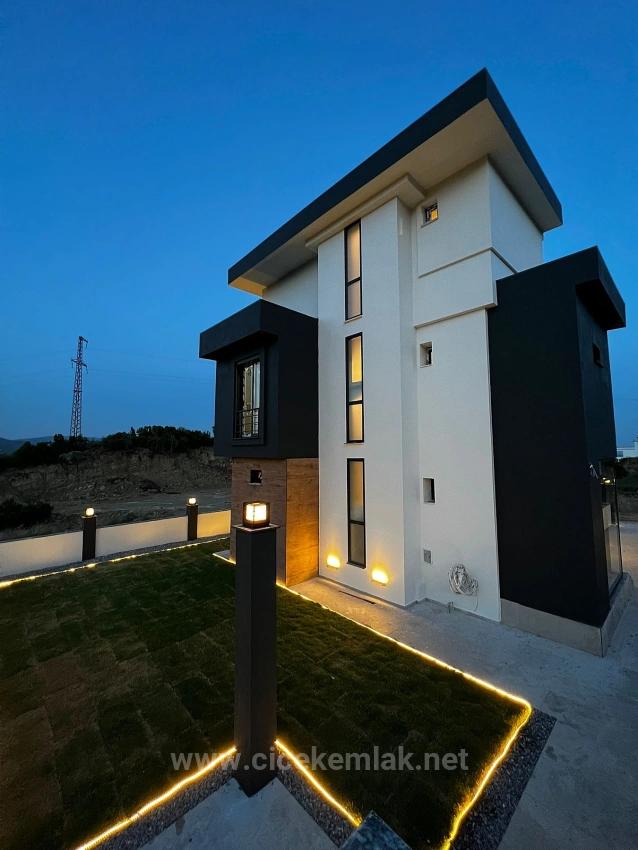 İzmir Seferihisar Atatürk Mahallesin De Satılık 4+1 Villa