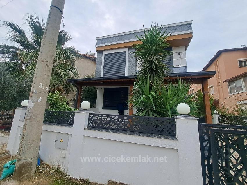 Seferihisar Doğanbey Cumhuriyet Mah. Satılık 3+1 Villa - 220 m²