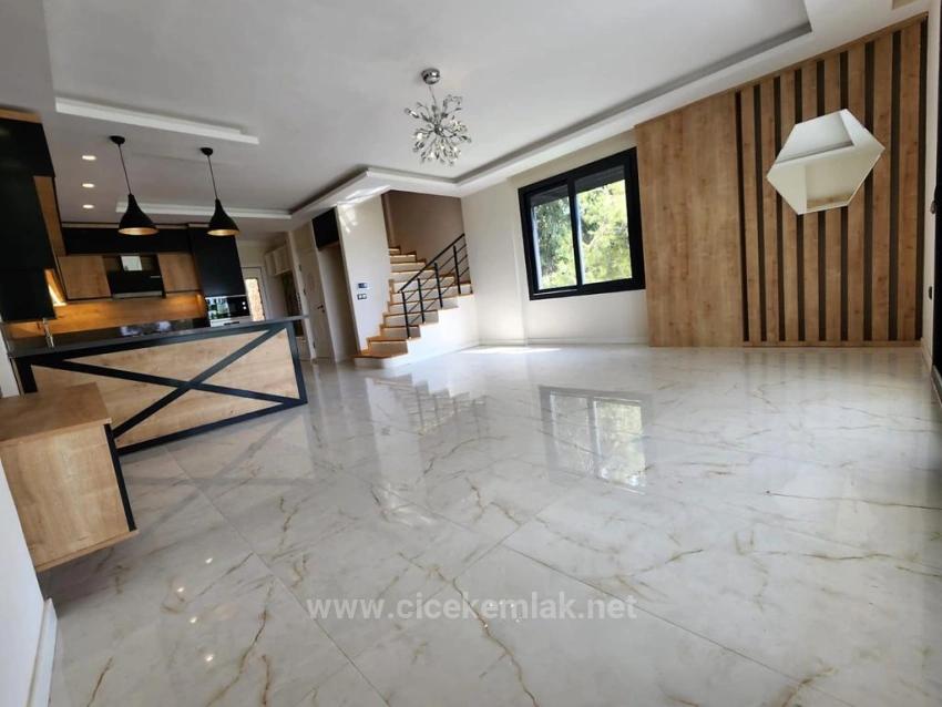 İzmir Seferihisar Doğanbey De Satılık 4+1 Villa