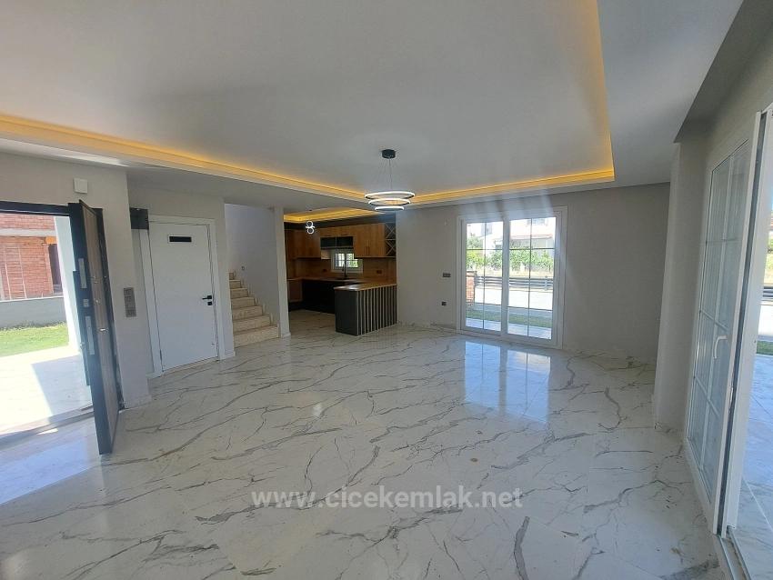 İzmir Seferihisar Doğanbey De Satılık 3+1 Villa