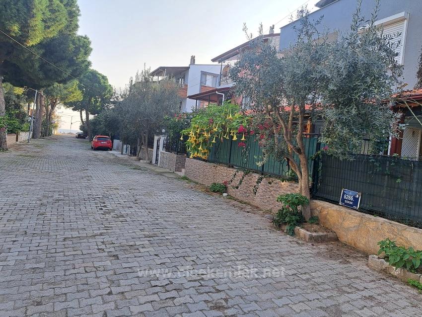 İzmir Seferihisar Ürkmez Merkez De Satılık 4+2 Villa