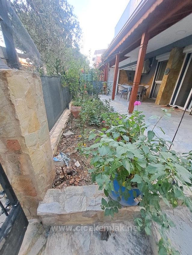 İzmir Seferihisar Ürkmez Merkez De Satılık 4+2 Villa