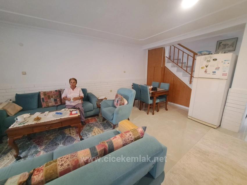 İzmir Seferihisar Ürkmez Merkez De Satılık 4+2 Villa