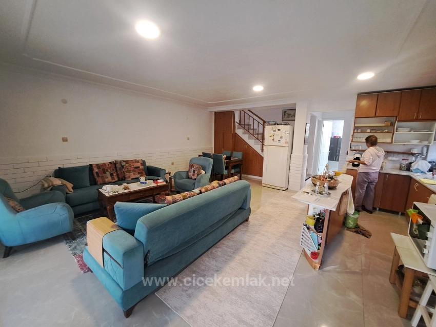 İzmir Seferihisar Ürkmez Merkez De Satılık 4+2 Villa