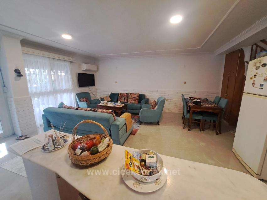 İzmir Seferihisar Ürkmez Merkez De Satılık 4+2 Villa