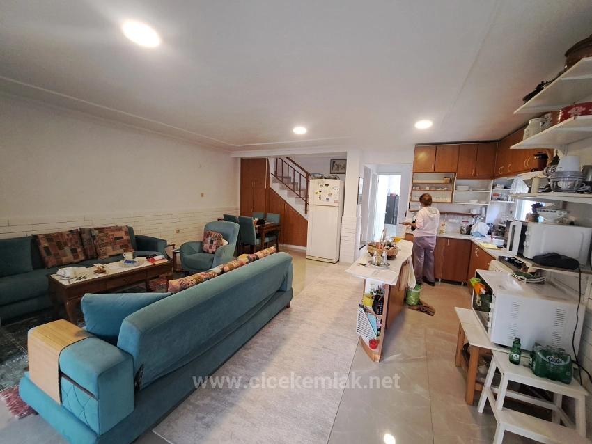 İzmir Seferihisar Ürkmez Merkez De Satılık 4+2 Villa
