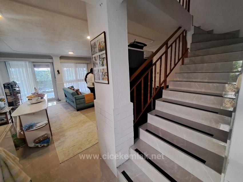 İzmir Seferihisar Ürkmez Merkez De Satılık 4+2 Villa