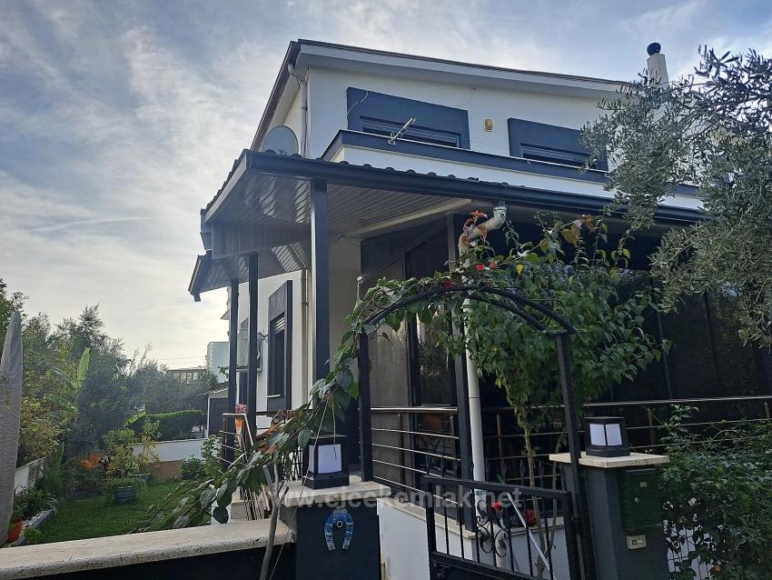 Seferihisar Doğanbey Atatürk Mah. Satılık 3+1 Villa - 200 m²