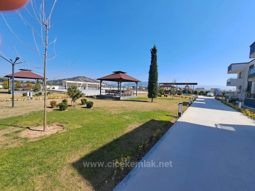 İzmir Seferihisar Doğanbey De Havuzlu Site İcersinde Satılık 1+1 Daire