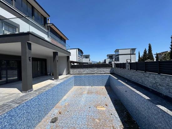İzmir Seferihisar Doğanbey De Satılık Havuzlu 3+1 Villa