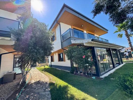İzmir Seferihisar Doğanbey'de Satılık Havuzlu Site İçerisinde 3+1 Villa