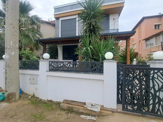 İzmir Seferihisar Doğanbey De Satılık 3+1 Villaa