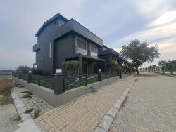 Seferihisar Doğanbey Atatürk Mah. Satılık 3+1 Villa - 200 m²