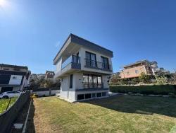 Seferihisar Doğanbey Atatürk Mah. Satılık 4+2 Villa - 280 m²